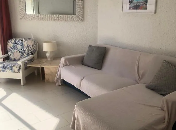 Skol - 1 Bedroom With Sea Views *