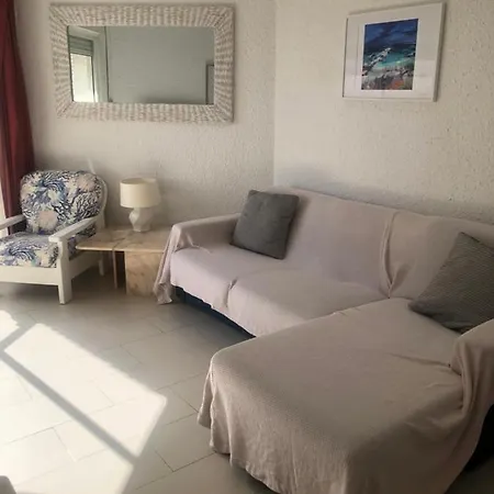 Skol - 1 Bedroom With Sea Views *